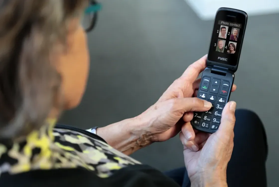 Fysic Fm-9760Zt Mobiele Klaptelefoon Voor Senioren Noodknop Zwart-Brico Discount
